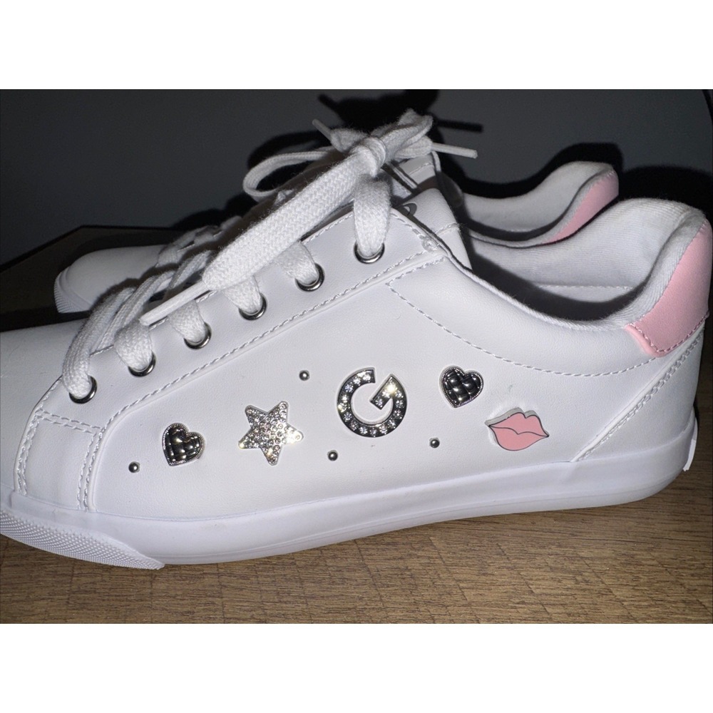 GUESS Women's White Pink Comfort Sneakers Logo Star Heart Lips Accents 9.5 NEW - Picture 6 of 11
